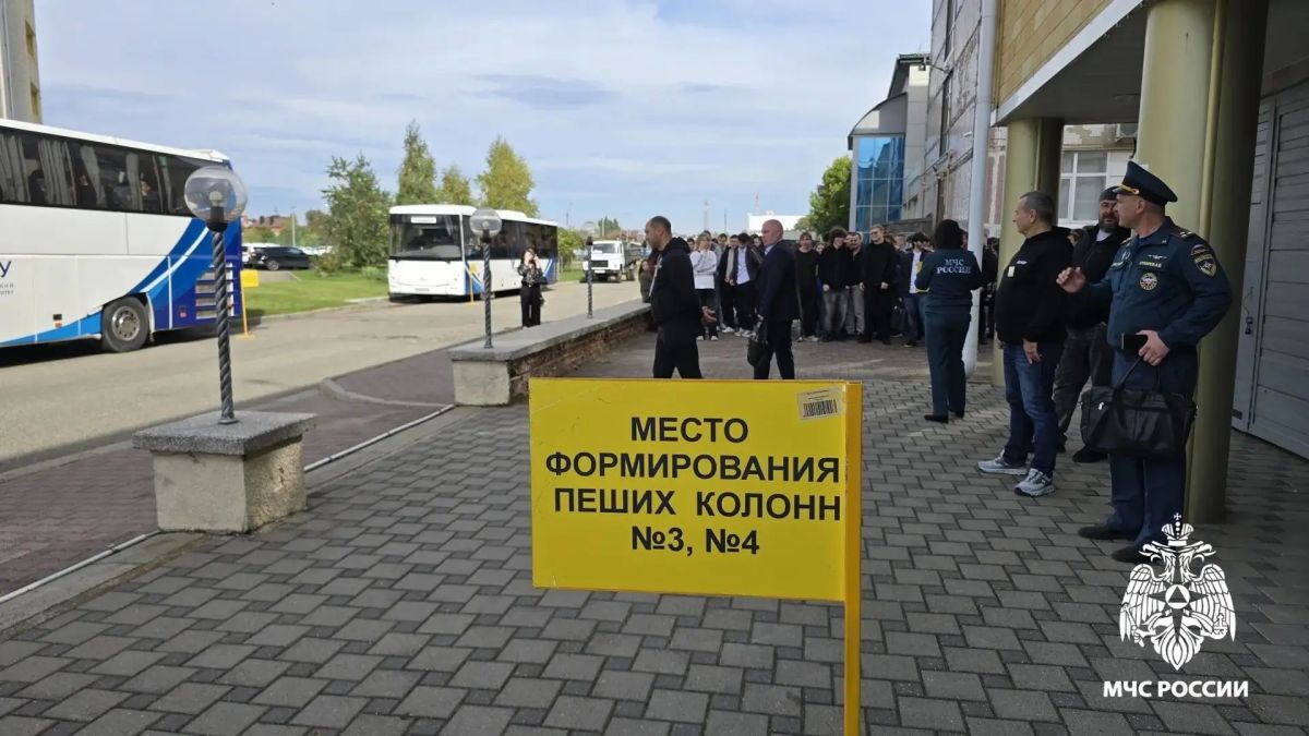 Студентов эвакуировали, пользоваться противогазами научили Студентов эвакуировали, пользоваться противогазами научили