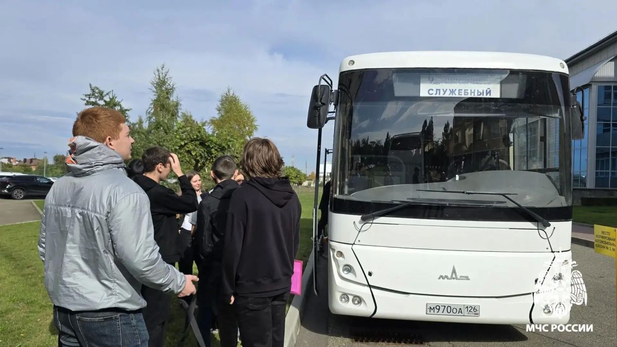 Студентов эвакуировали, пользоваться противогазами научили Студентов эвакуировали, пользоваться противогазами научили