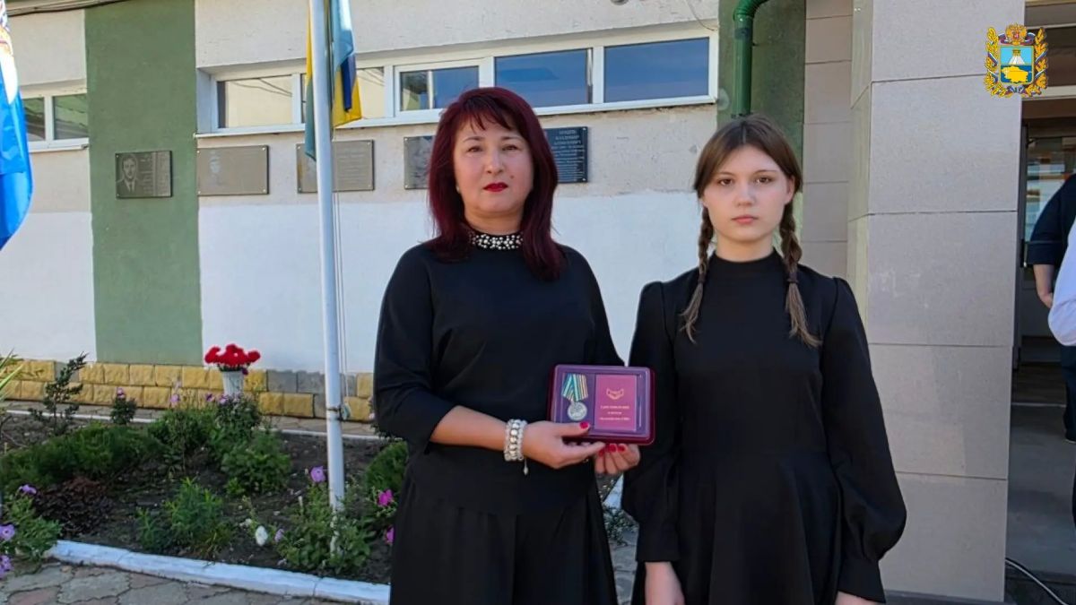 В поселке Пятигорский на базе школы №14 открыли памятные доски в честь двух выпускников, погибших при выполнении боевых задач в зоне специальной военной операции В поселке Пятигорский на базе школы №14 открыли памятные доски в честь двух выпускников, погибших при выполнении боевых задач в зоне специальной военной операции