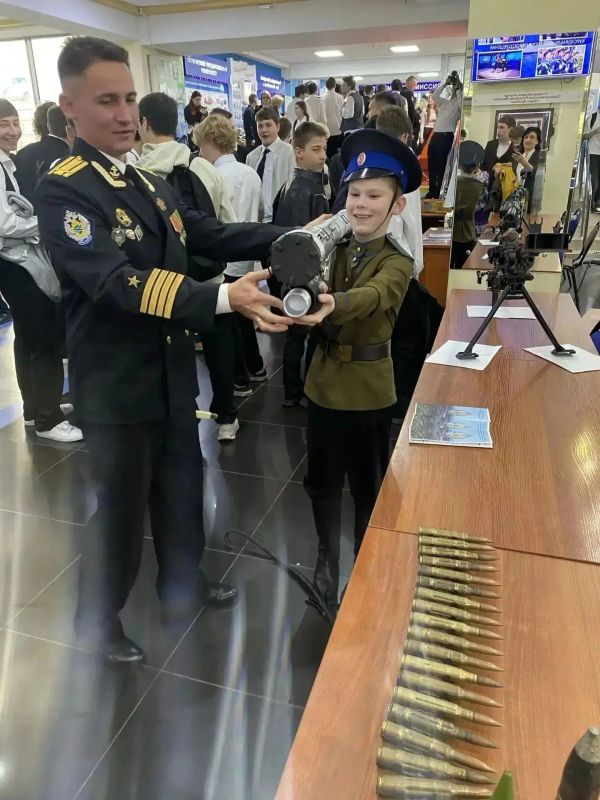 В Пятигорске прошла военно-патриотическая акция «Дни образовательных организаций ФСБ России» В Пятигорске прошла военно-патриотическая акция «Дни образовательных организаций ФСБ России»