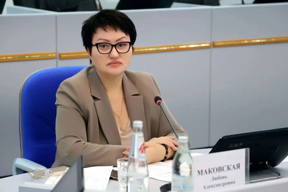 Любовь Маковская провела первое еженедельное рабочее совещание депутатов и сотрудников аппарата краевой Думы восьмого созыва