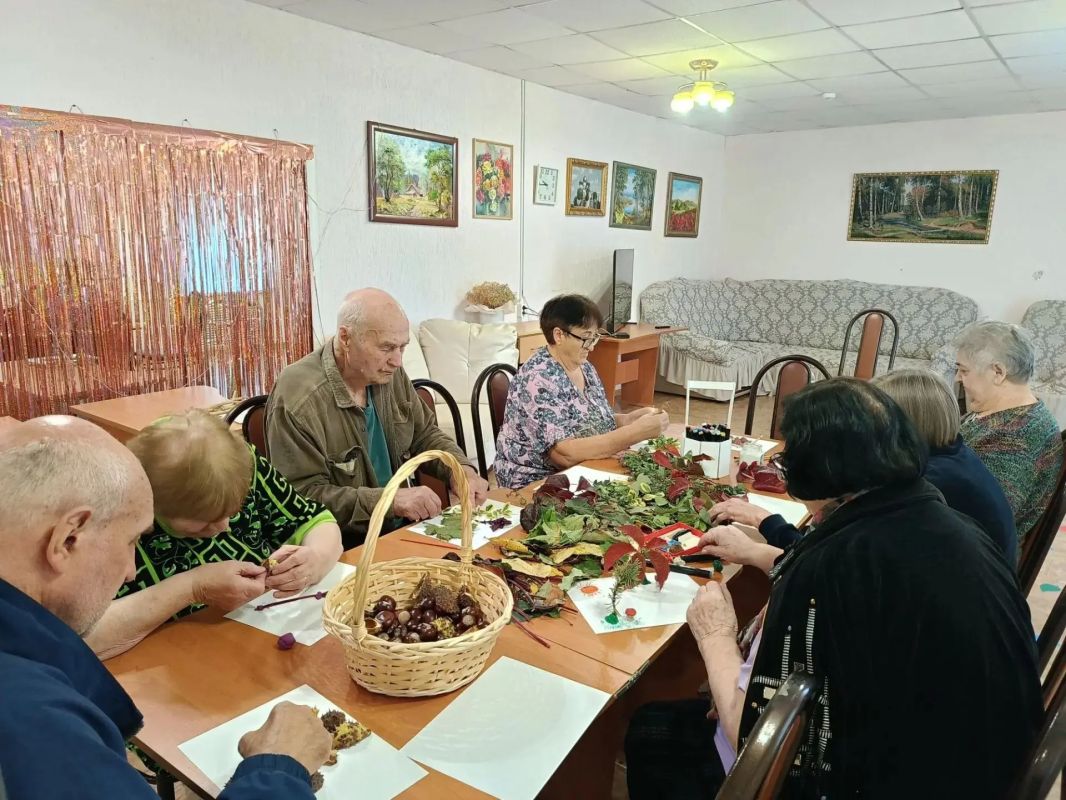 «Осенние фантазии»: творчество, которое вдохновляет и развивает Осенняя пора — время, когда природа сама дарит нам вдохновение! Именно так решили в Винсадском отделении временного (постоянного) проживания граждан пожилого...