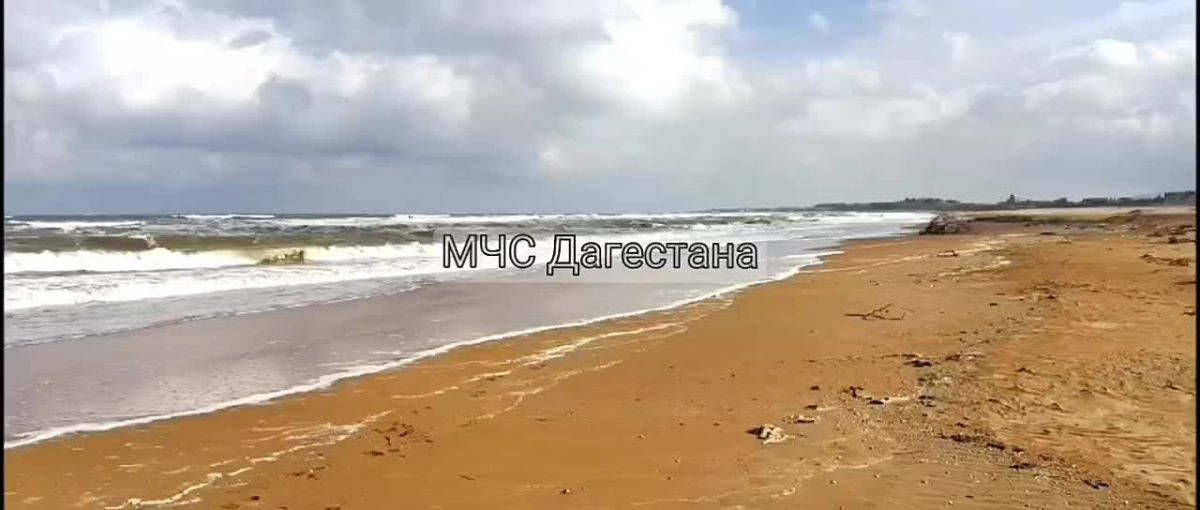 Жителя Рязани чуть не унесло в море в Дагестанских Огнях