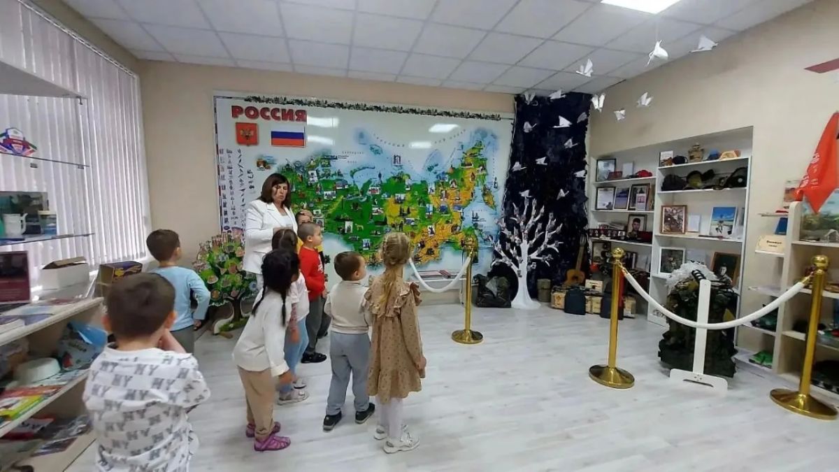 В детском саду № 10 «Ивушка» открыли экспозицию «Свет Мужества» В детском саду № 10 «Ивушка» открыли экспозицию «Свет Мужества»