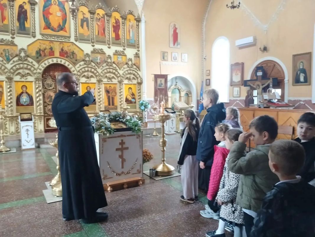 Экскурсия в храм: Покров Пресвятой Богородицы в «Заре» Экскурсия в храм: Покров Пресвятой Богородицы в «Заре»