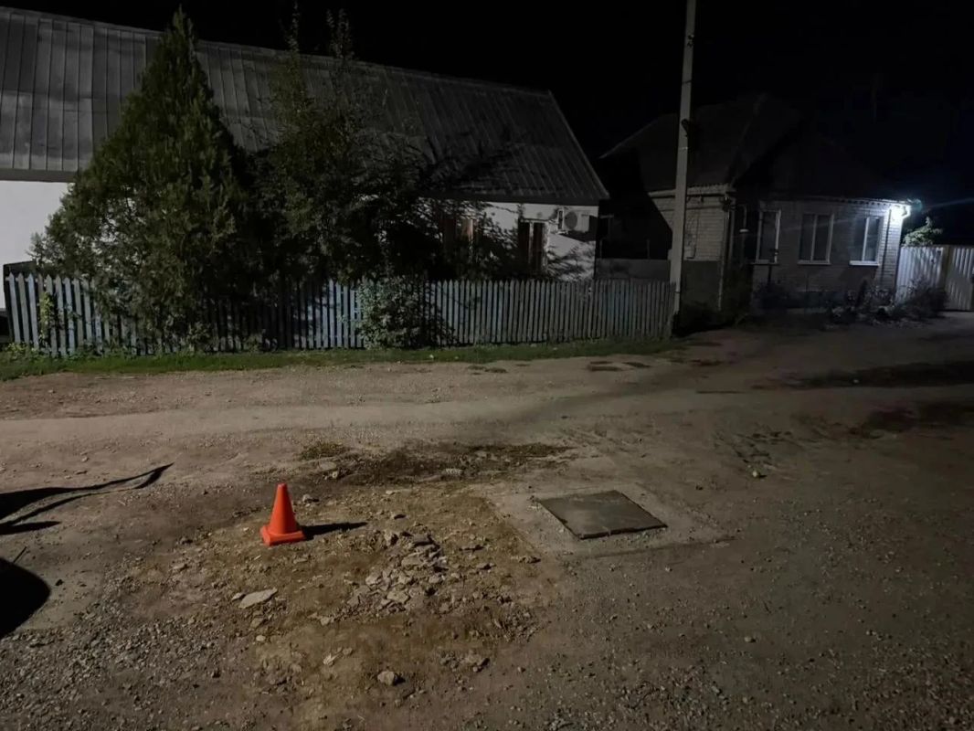 Продолжим тему юных питбайкеров сразу двумя случаями из Ставропольского края: в одном из них подросток погиб, врезавшись в грузовик, во втором – сбил женщину-пешехода Продолжим тему юных питбайкеров сразу двумя случаями из Ставропольского края: в одном из них подросток погиб, врезавшись в грузовик, во втором – сбил женщину-пешехода