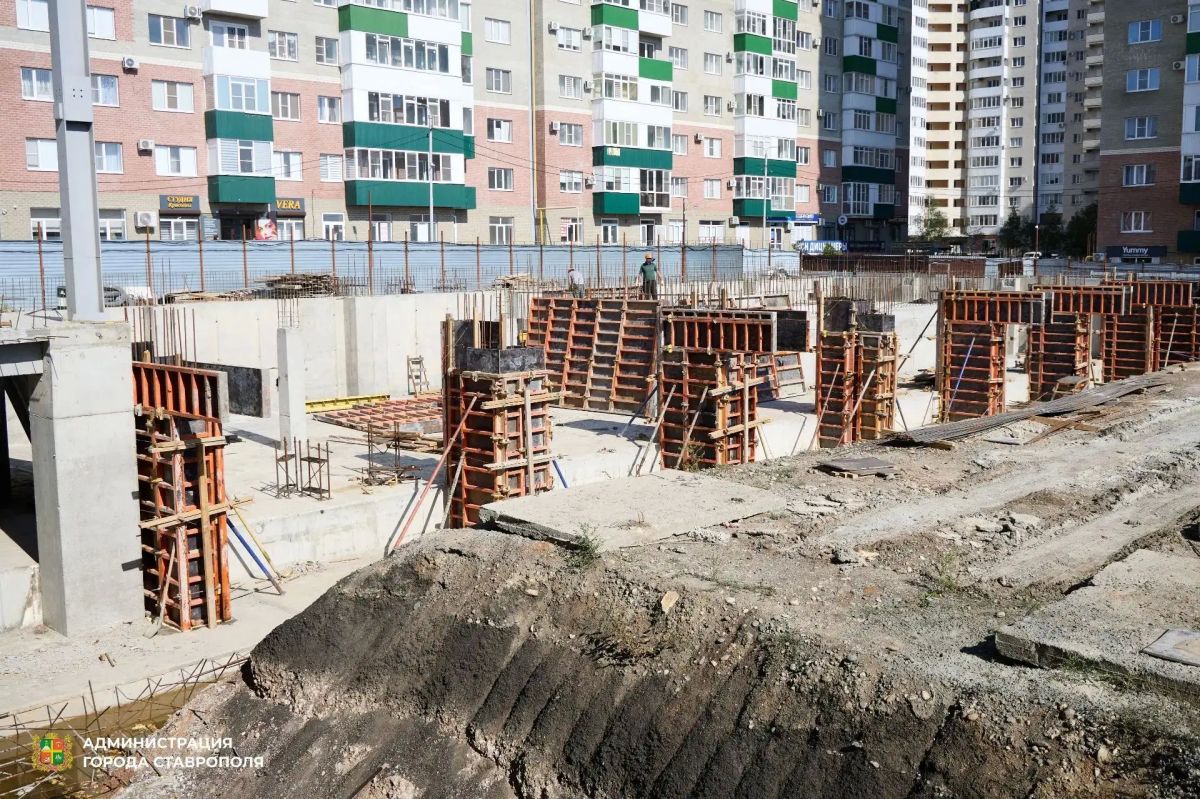 На улице Доваторцев в Ставрополе продолжается строительство спортивного комплекса «Лидер» На улице Доваторцев в Ставрополе продолжается строительство спортивного комплекса «Лидер»