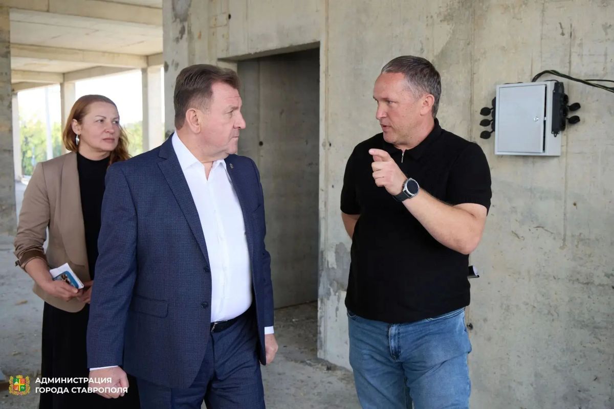 На улице Доваторцев в Ставрополе продолжается строительство спортивного комплекса «Лидер» На улице Доваторцев в Ставрополе продолжается строительство спортивного комплекса «Лидер»