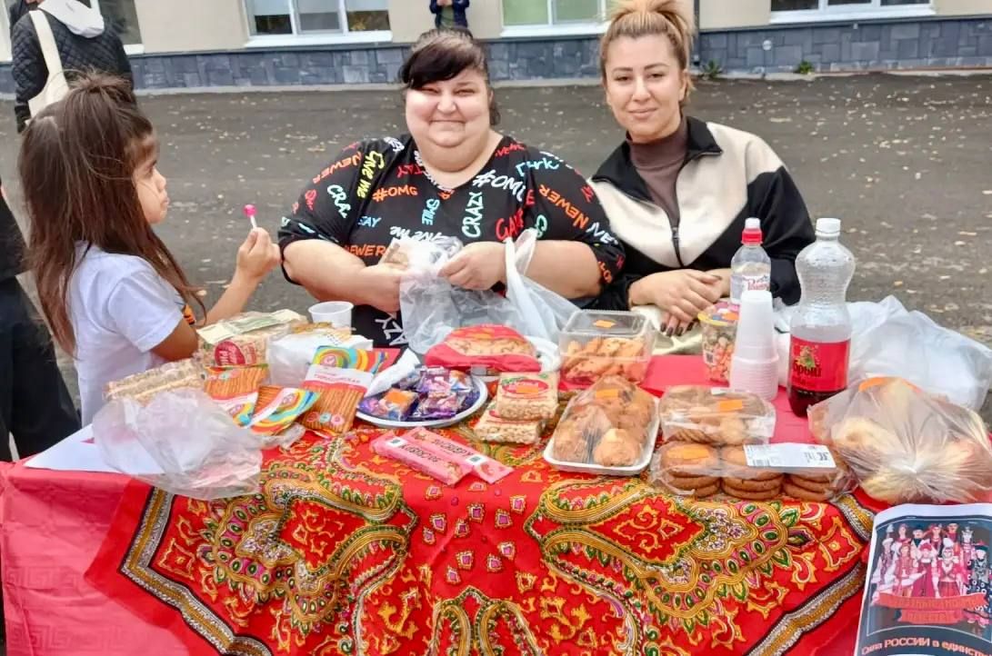 Сегодня в 15 школе прошла благотворительная ярмарка, посвящённая Году единства народов России! Сегодня в 15 школе прошла благотворительная ярмарка, посвящённая Году единства народов России!