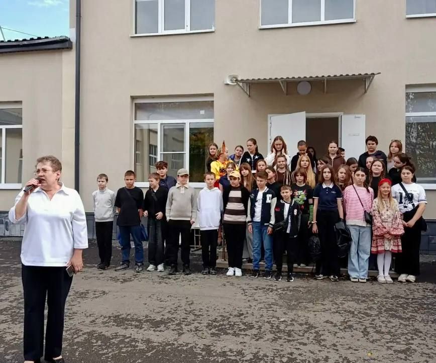 Сегодня в 15 школе прошла благотворительная ярмарка, посвящённая Году единства народов России!