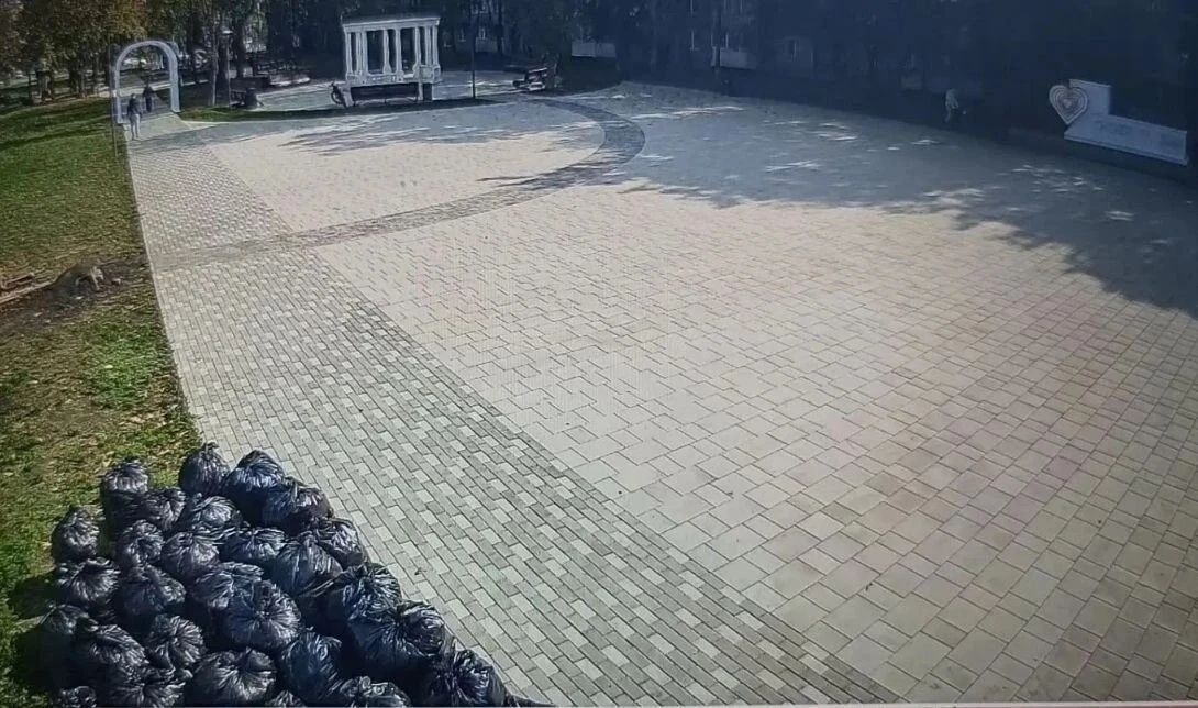 В Ессентуках после общегородского субботника вывезли более 200 кубометров листвы и мусора В Ессентуках после общегородского субботника вывезли более 200 кубометров листвы и мусора