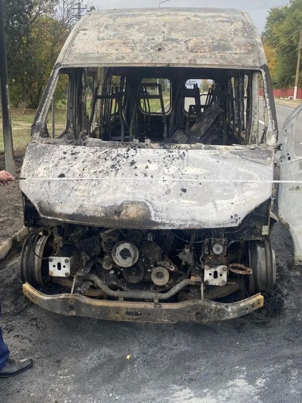 Маршрутка с 14 пассажирами загорелась в Александровском округе Маршрутка с 14 пассажирами загорелась в Александровском округе