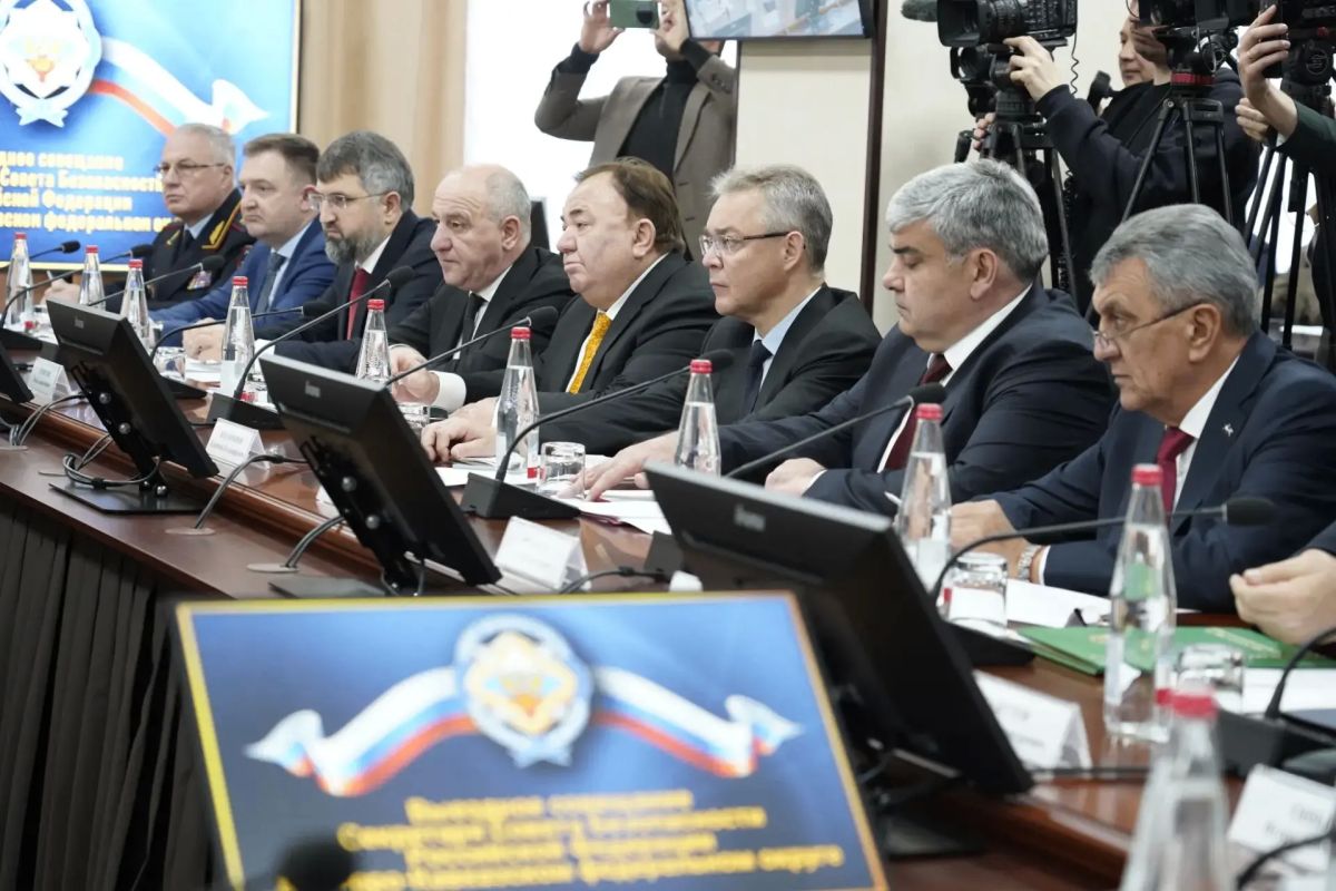 Секретарь Совбеза РФ Сергей Шойгу провёл на Ставрополье выездное совещание о деструктивной деятельности НКО Секретарь Совбеза РФ Сергей Шойгу провёл на Ставрополье выездное совещание о деструктивной деятельности НКО