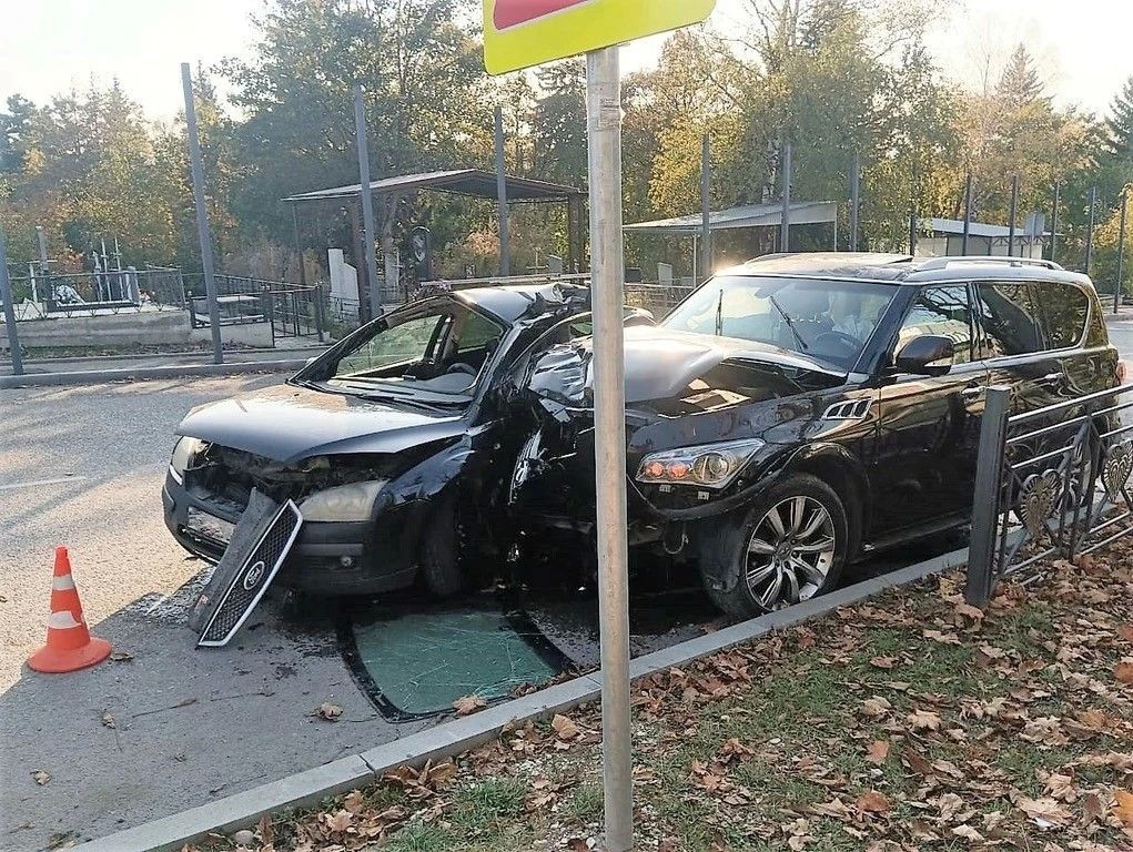 После ДТП по вине злостного нарушителя, бесправника и должника в Кисловодске в реанимацию попал мужчина 48 лет