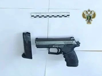 Перед судом предстанет мужчина за покушение на убийство знакомого и кражу пистолета