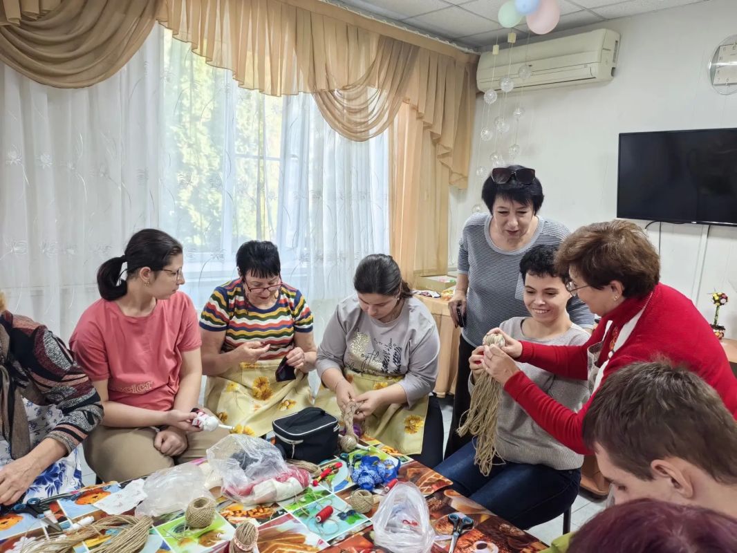 «Вдохновение возрастом» и «Подсолнух»: творческий тандем поколений «Вдохновение возрастом» и «Подсолнух»: творческий тандем поколений