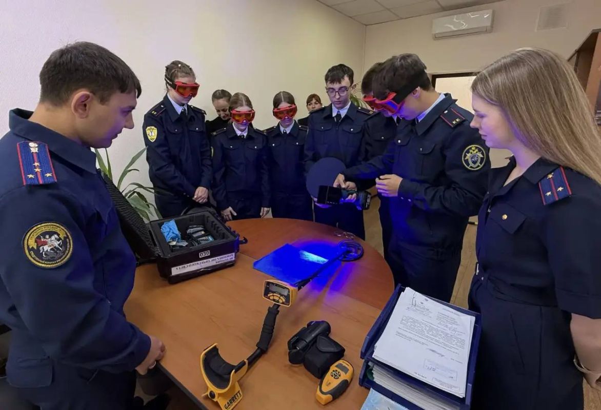 В Невинномысске следователи СКР провели профориентационное занятие с кадетами ведомства