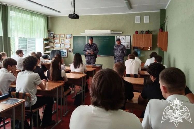 В преддверии Дня вневедомственной охраны росгвардейцы Ставрополья провели цикл уроков Мужества для школьников В преддверии Дня вневедомственной охраны росгвардейцы Ставрополья провели цикл уроков Мужества для школьников