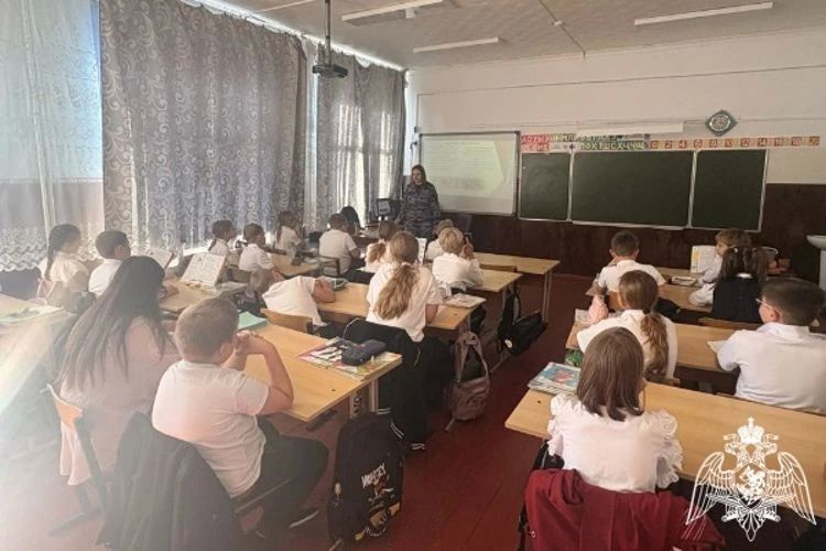 В преддверии Дня вневедомственной охраны росгвардейцы Ставрополья провели цикл уроков Мужества для школьников В преддверии Дня вневедомственной охраны росгвардейцы Ставрополья провели цикл уроков Мужества для школьников