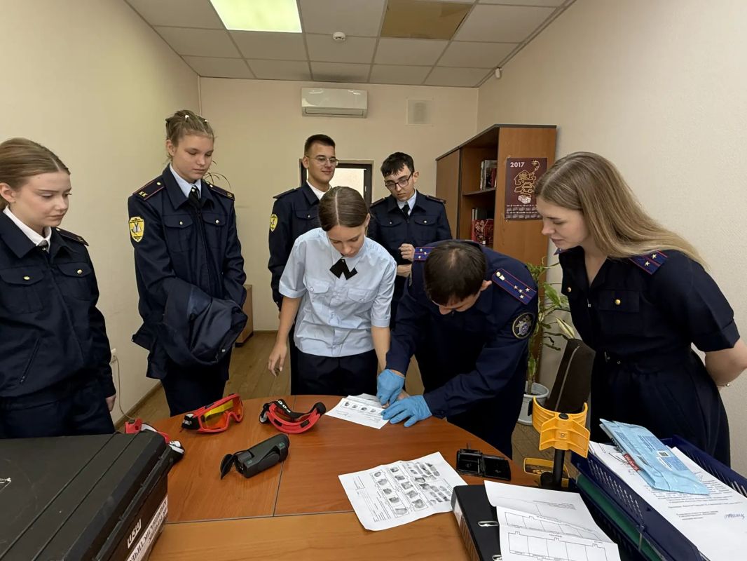 В Невинномысске следователи СКР провели профориентационное занятие с кадетами ведомства В Невинномысске следователи СКР провели профориентационное занятие с кадетами ведомства