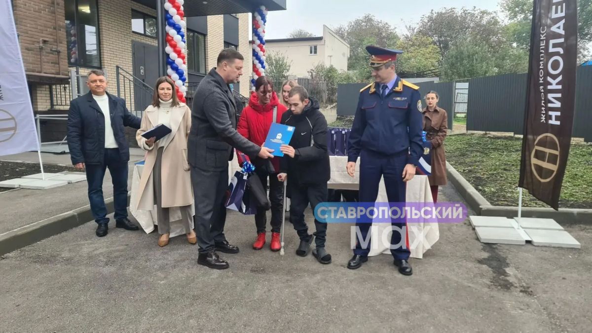 Ключи и документы от новых квартир в Железноводске получили 31 человек из категории дети-сироты Ключи и документы от новых квартир в Железноводске получили 31 человек из категории дети-сироты