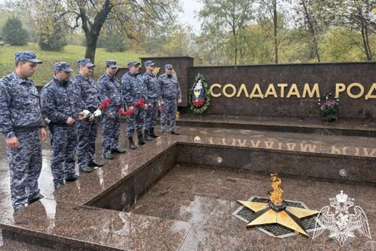 Росгвардейцы Ставрополья почтили память павших воинов в День белых журавлей