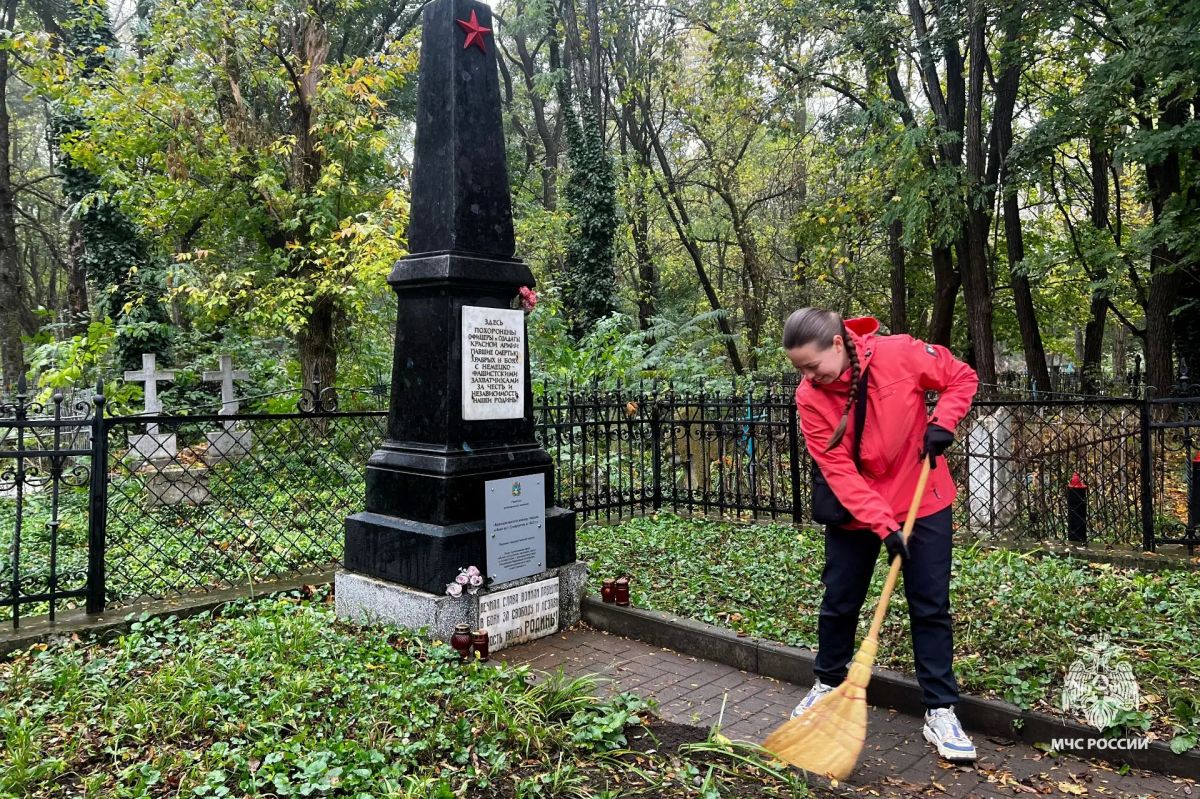 Молодежный совет МЧС Ставрополья принял участие в акции «Чистая память» Молодежный совет МЧС Ставрополья принял участие в акции «Чистая память»