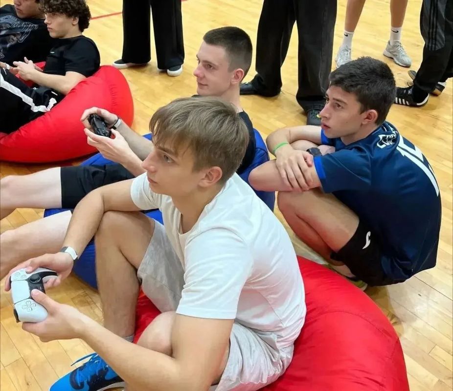 Бронза краевых соревнований по фиджитал-спорту у школы № 8 Бронза краевых соревнований по фиджитал-спорту у школы № 8