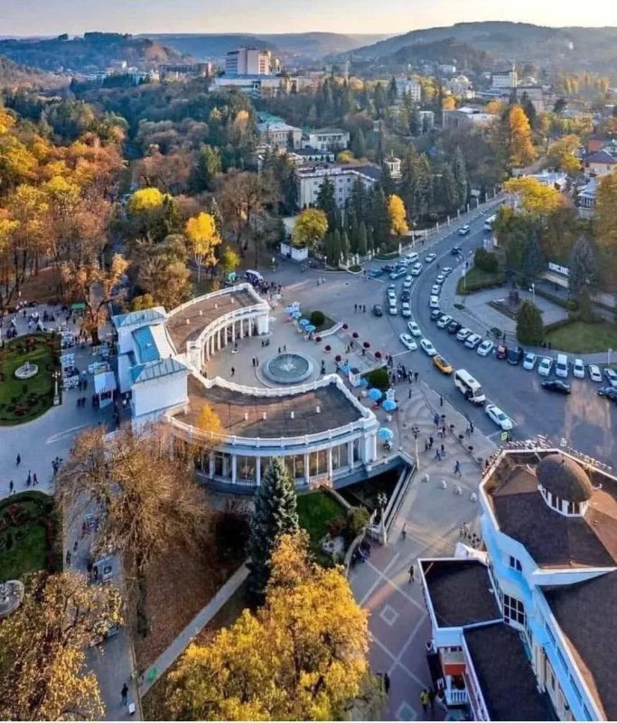 Евгений Моисеев: Кисловодск стал одним из городов России с самой красивой осенью