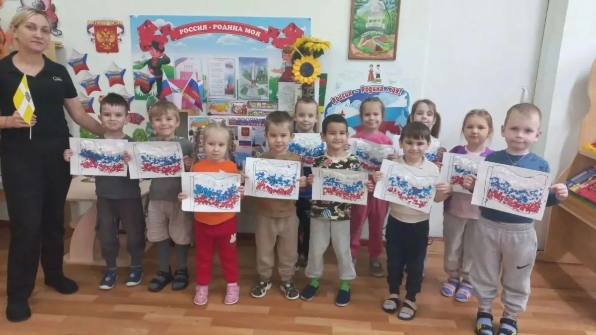 «Раскрасим просторы России»: творчество в группе «Ягодка»
