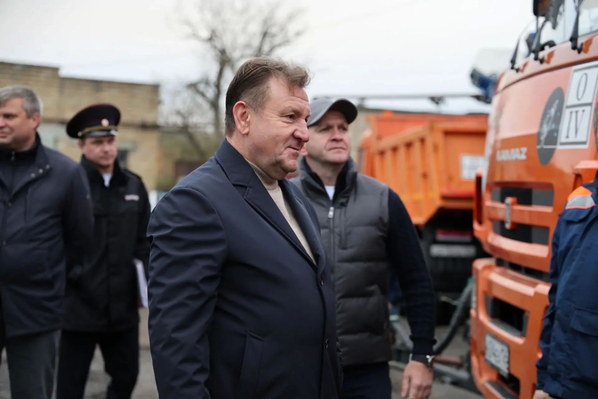 Глава Ставрополя Иван Ульянченко проверил готовность коммунальной техники Ставрополя к зимнему сезону Глава Ставрополя Иван Ульянченко проверил готовность коммунальной техники Ставрополя к зимнему сезону