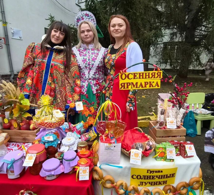 Алиса. В преддверии Дня народного единства в ессентукском детском саду № 28 «Колосок» прошла благотворительная ярмарка «Россия - это мы» Алиса. В преддверии Дня народного единства в ессентукском детском саду № 28 «Колосок» прошла благотворительная ярмарка «Россия - это мы»