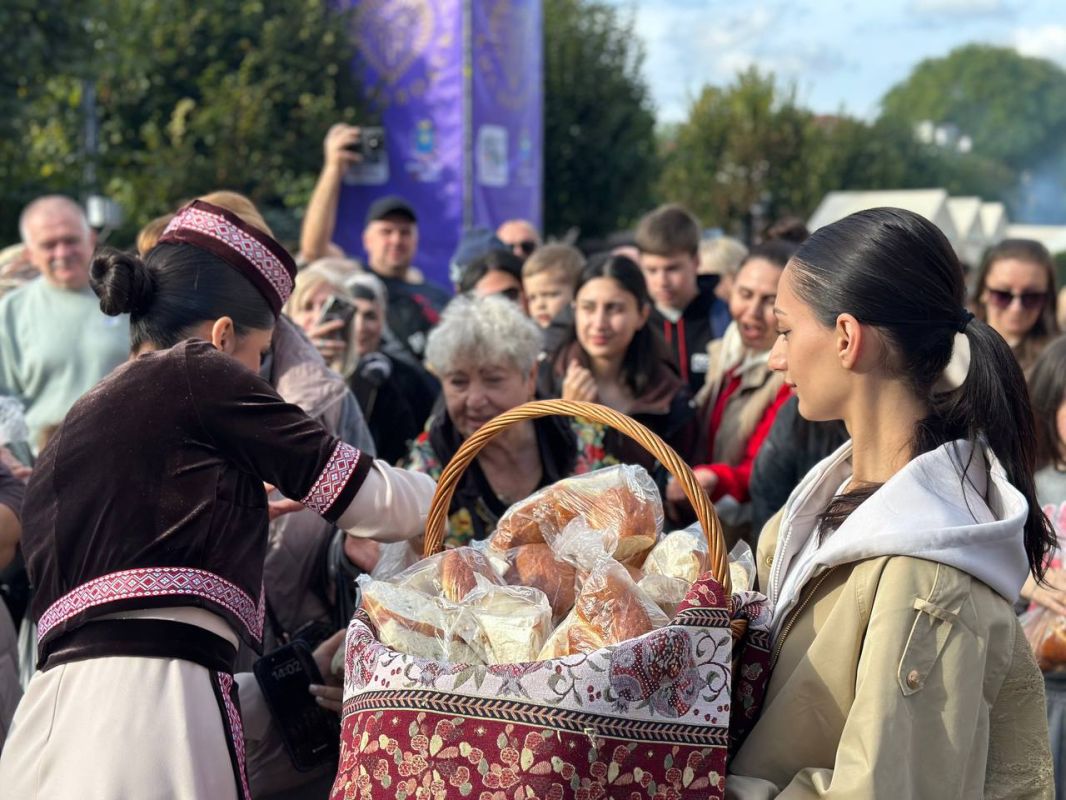 Армянская община угощает гостей Фестиваля хлеба! Армянская община угощает гостей Фестиваля хлеба!
